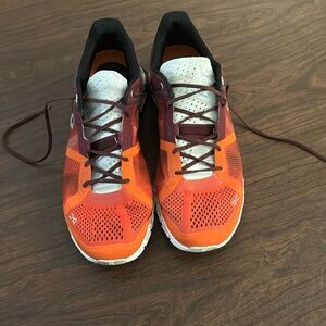 On Cloud Running Shoes Orange - Size M 9.5